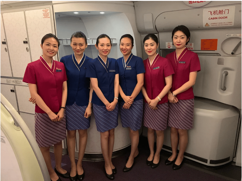 这位50岁华裔空姐证明了年龄不是问题