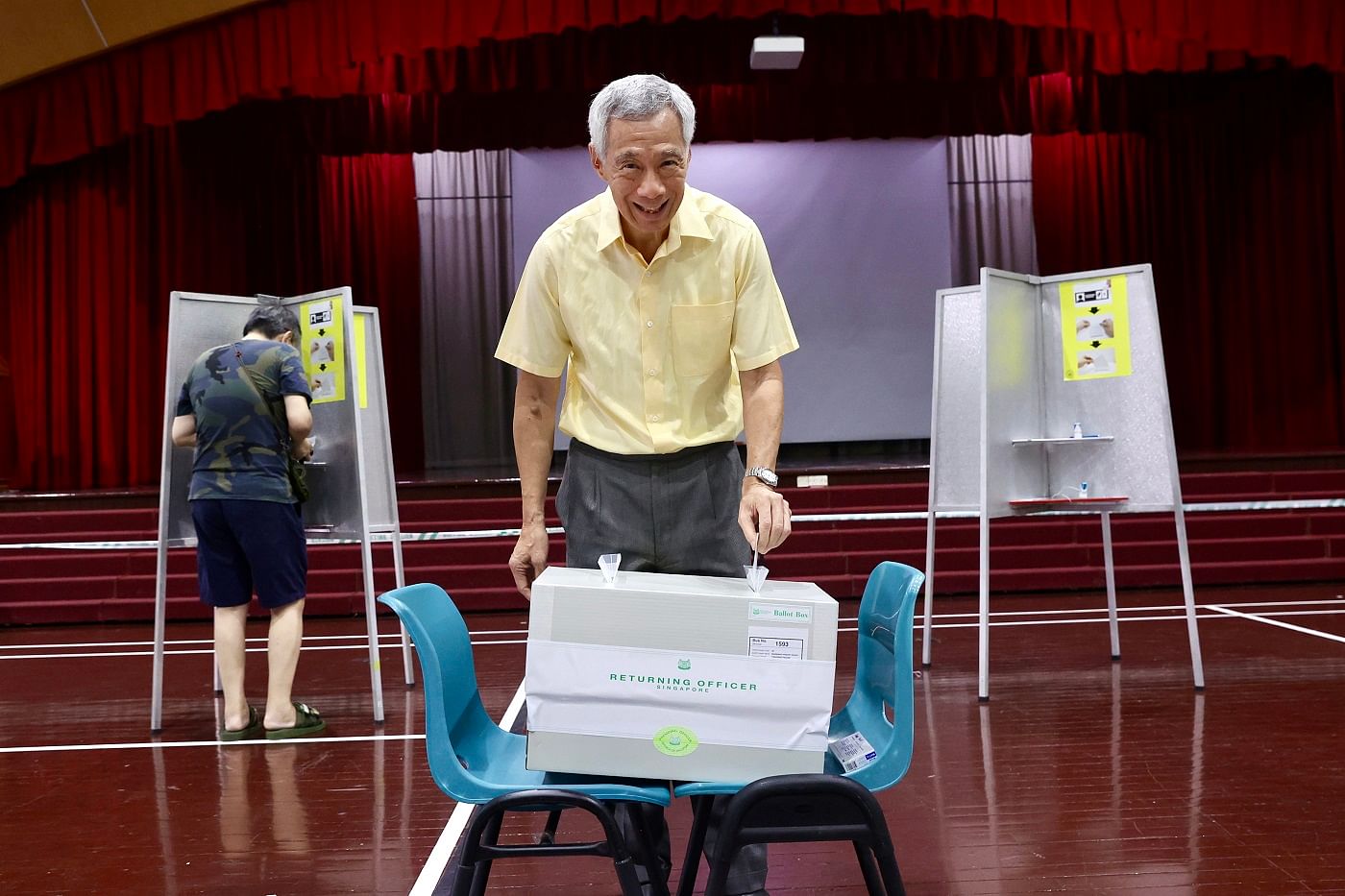 李显龙总理投票