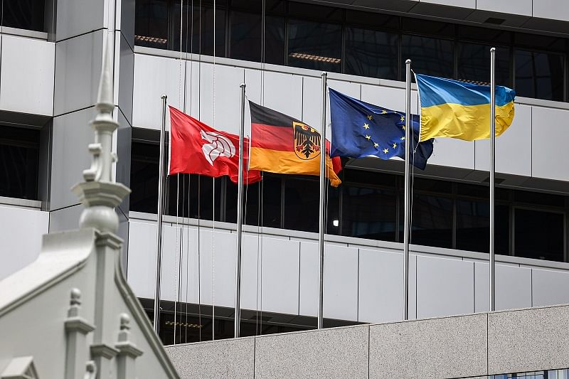 乌克兰驻新加坡大使馆外的旗帜