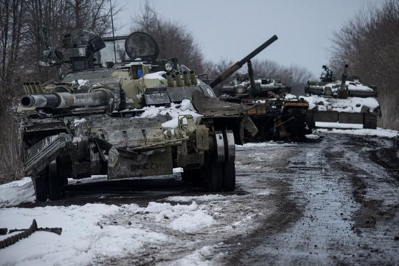 遭乌克兰军队摧毁的俄军坦克