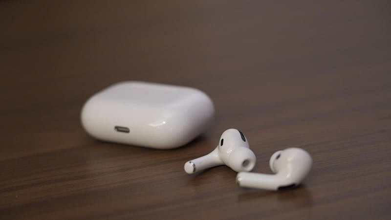 具备定位功能的苹果AirPods耳机。