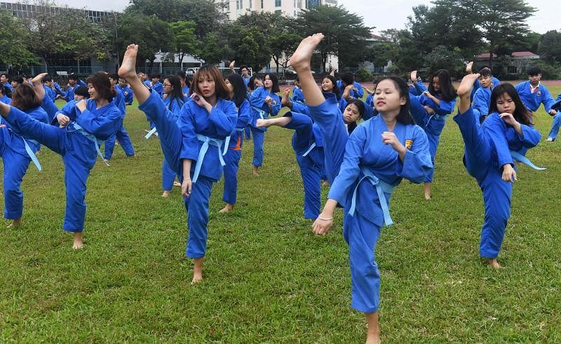 越南学生参与越武道训练。