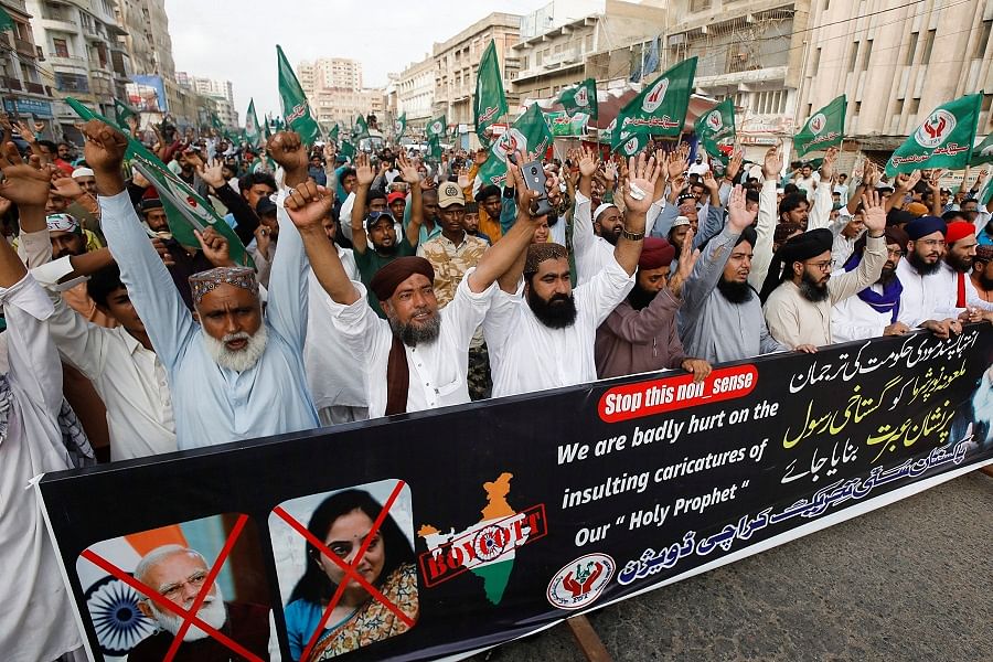 印度穆斯林信徒上街抗议印度执政党两名政客侮辱穆罕默德先知的言论