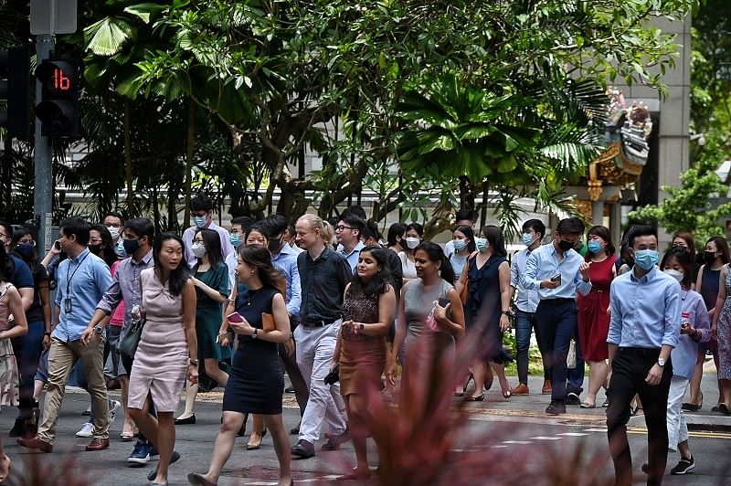 中央商业区午餐人群