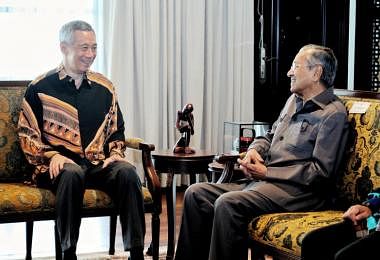 李显龙总理与马哈迪首相在5月19日于吉隆坡会面。（李显龙面簿）