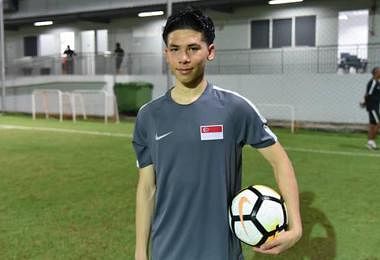 新加坡足球小将戴维斯。