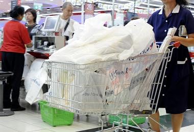 新加坡人使用塑料袋
