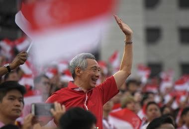 PM Lee Hsien Loong's annual salary is 2.2 million not 4.5 million Sing dollars