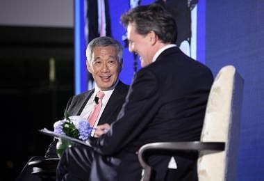 李显龙总理昨晚出席首届“彭博创新经济论坛”的欢迎晚宴