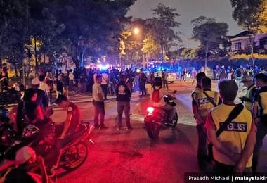马来西亚吉隆坡兴都庙上个月发生骚乱，导致一名马来消防员遇袭受重伤，不幸逝世。