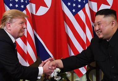 美国总统特朗普（左）和朝鲜最高领导人金正恩今晚在越南河内会面。（法新社）