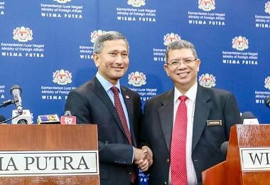 新加坡外交部长维文和马来西亚外交部长赛富丁