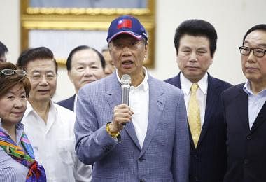 台湾企业家郭台铭今天在国民党中央党部正式宣布，参选2020年台湾总统选举。但他坚持不接受党内征召，一定要经过党内初选程序。