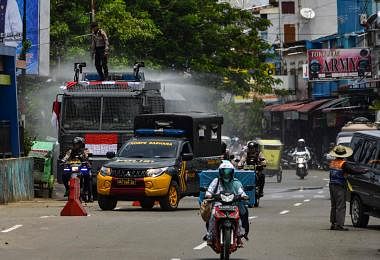 印尼排除大卡车为城市消毒