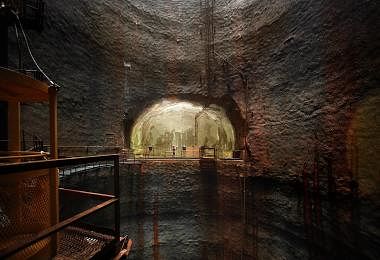 裕廊岛地下储油库（Jurong Rock Caverns）