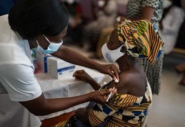 世卫称非洲疫苗短缺　再继续失衡全球疫情恐“回到原点”！