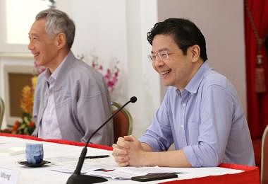 李显龙总理与新晋第四代领导团队领袖黄循财。