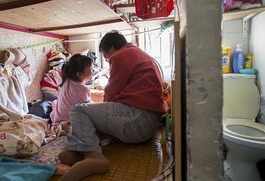 四个港人一人穷　香港为何成为全球最贫富悬殊的地方之一？
