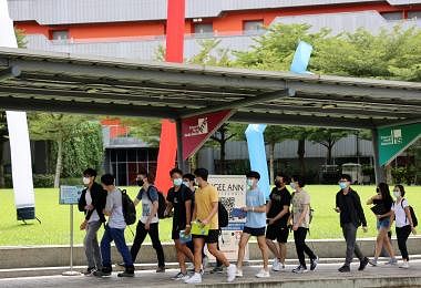 疫情对新加坡年轻一代冲击不小　“青春留白”成了最大遗憾