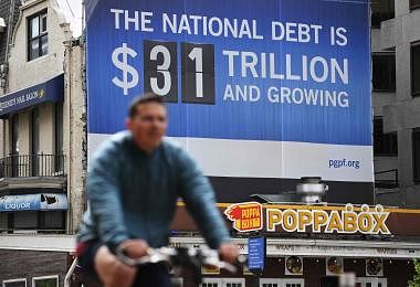 美国债务危机是怎么回事？　第79次“狼来了”可能有三种结果