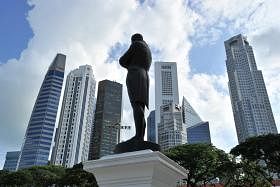 Raffles statue at CBD