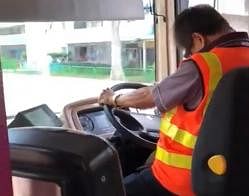 巴士司机打瞌睡