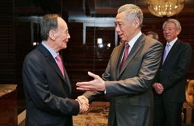 新加坡总理李显龙设午宴招待前来出席彭博创新经济论坛的中国国家副主席王岐山，双方也讨论新中关系