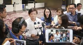 我国交通部长许文远今天下午在实里达机场接受媒体采访，就马国提出拿回柔南领空管理权一事做出回应。