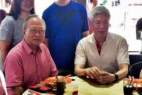 陈清木（左）和李显扬上周六（2月2日）在宏茂桥高调吃mee siam早餐。