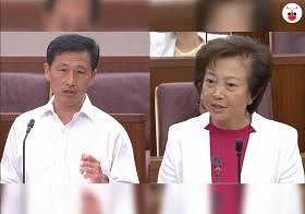 教育部长王乙康（左）和义顺集选区议员李美花。