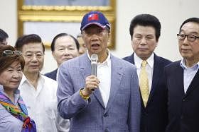 台湾企业家郭台铭今天在国民党中央党部正式宣布，参选2020年台湾总统选举。但他坚持不接受党内征召，一定要经过党内初选程序。