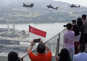 新加坡国旗飞过