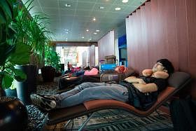 樟宜机场是“全球最好睡的机场”？　送你几招在机场过夜的贴士